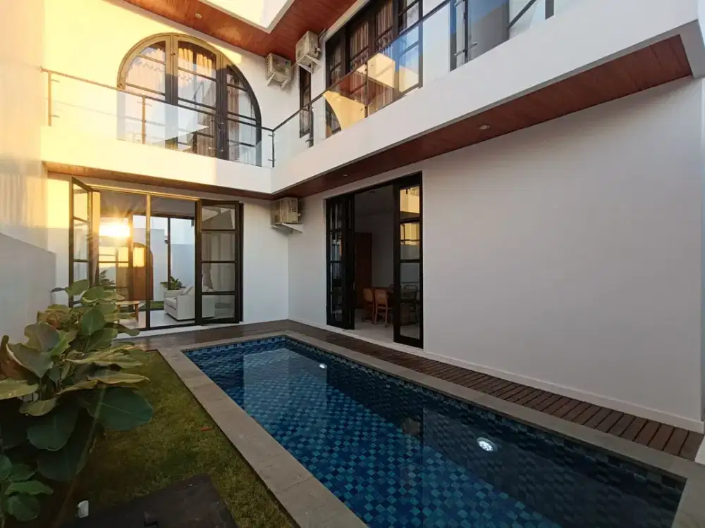 Disewakan Vila Baru Fully Furnished Ocean, Sunset and Sunrise View di Taman Mumbul, Nusa Dua