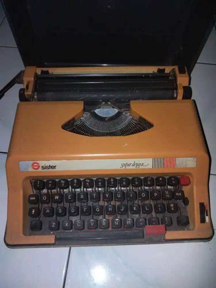 Mesin ketik jadul merk sister