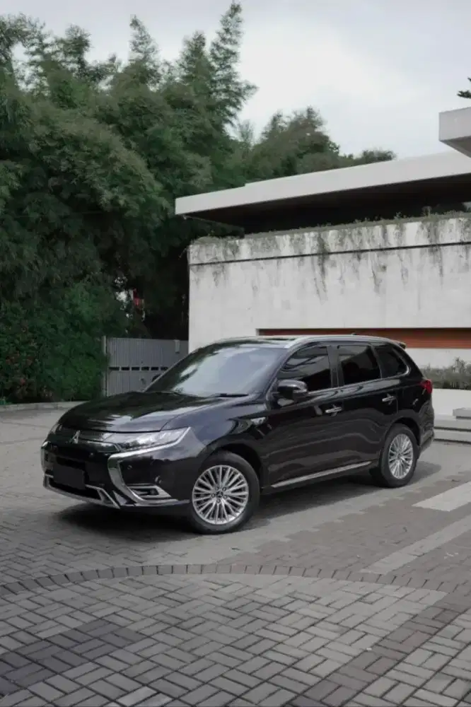 Mitsubishi Outlander PHEV 2019/2020 Hybrid EV Listrik