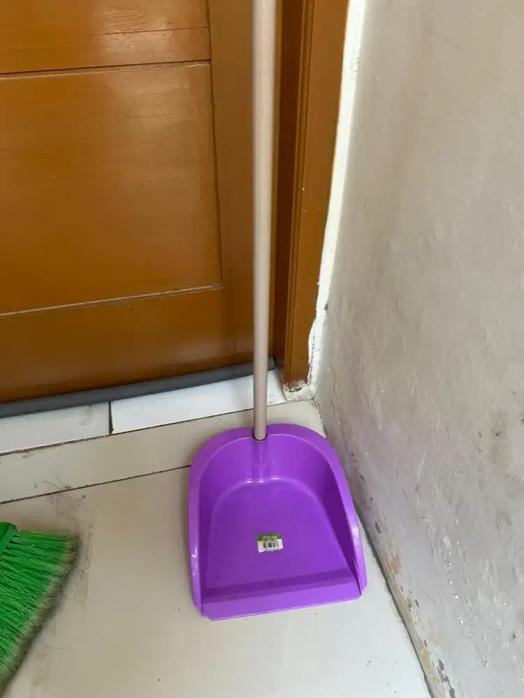 Serok sampah bekas