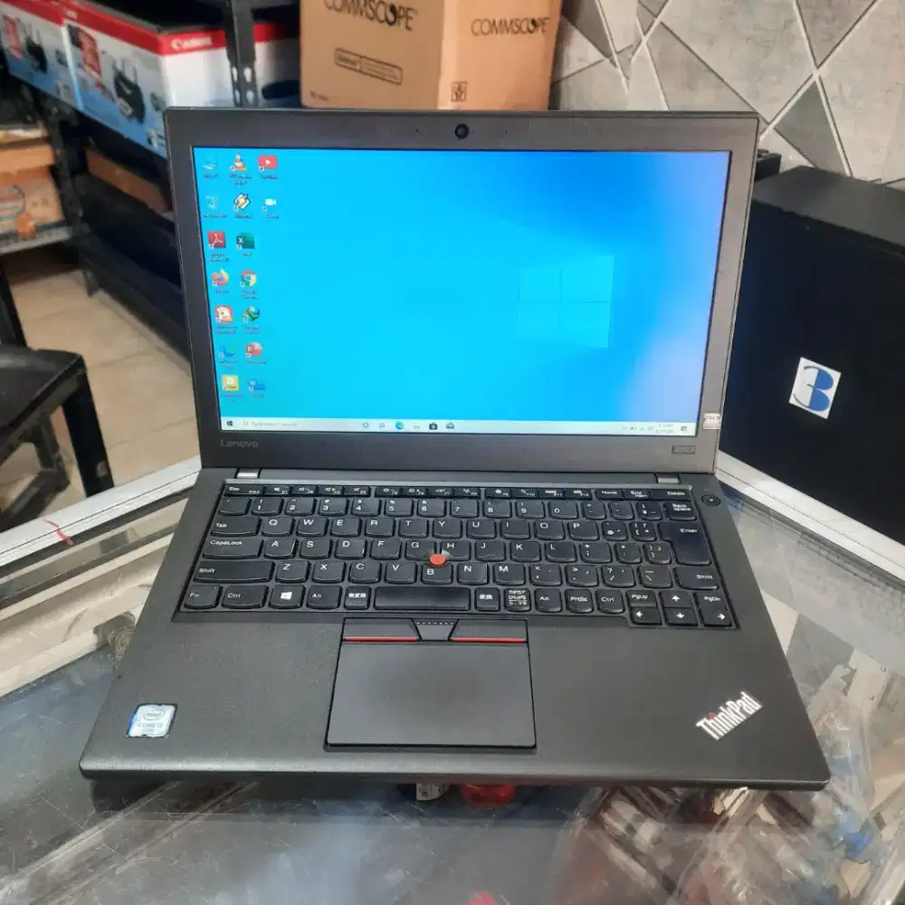 Thinkpad X260, Core i3 Gen 6, RAM 4GB, SSD 128GB, Layar 12,5 inch