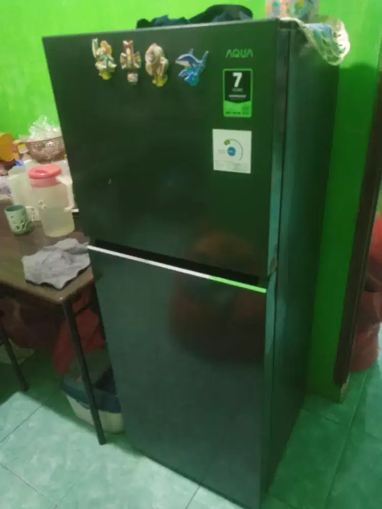 Dijua cepatl kulkas merek Aqua 2 pintu