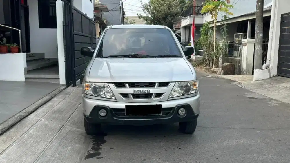 ISUZU PANTHER LV 2.5 MANUAL 2005 SILVER METALIK