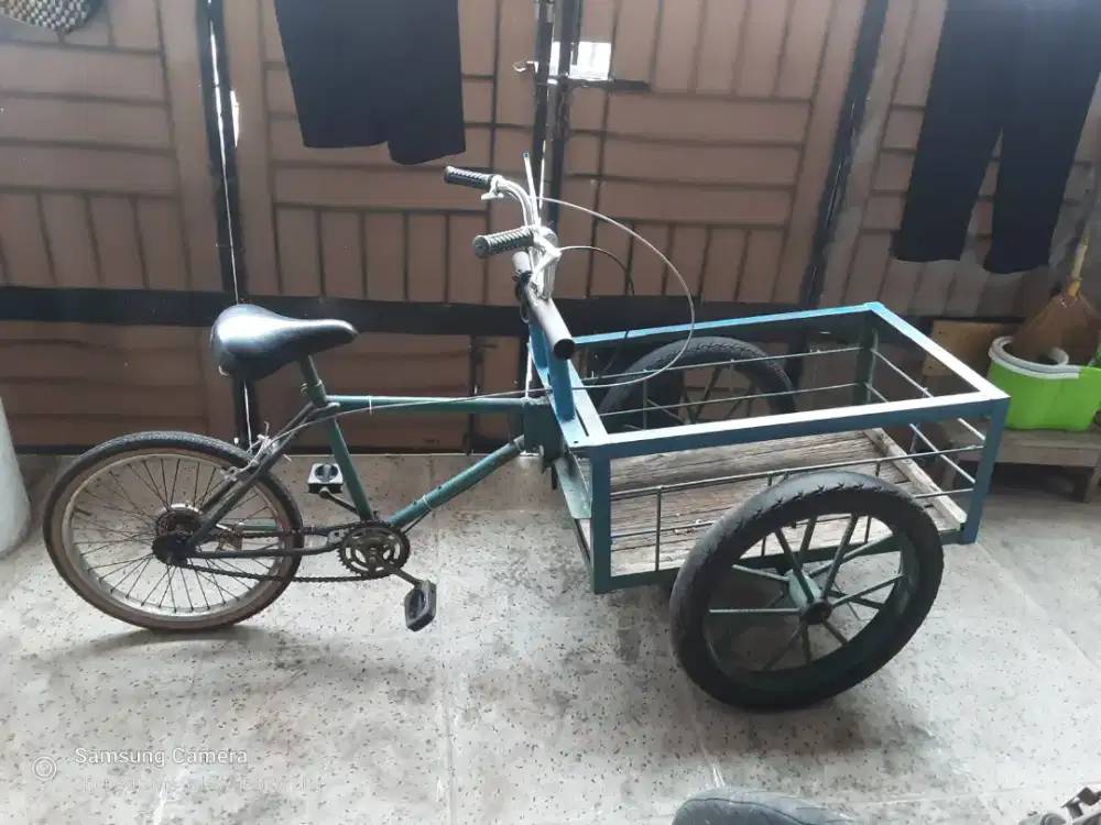 Sepeda gerobak angkut gas galon
