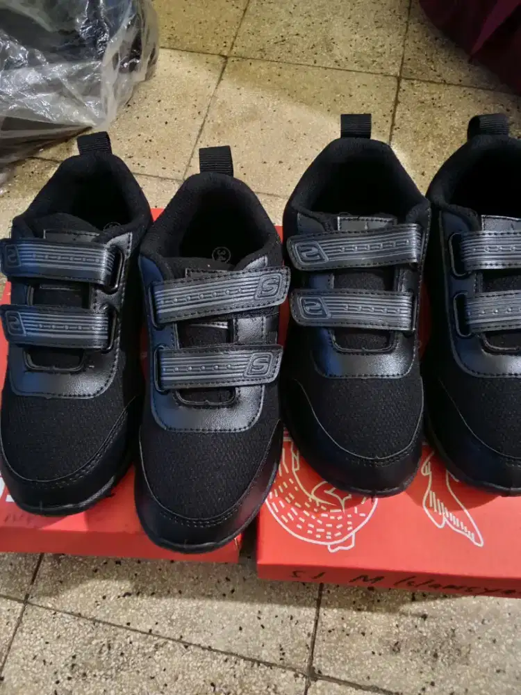 Sepatu sekolah sd