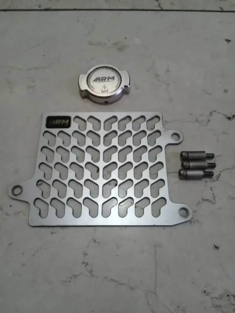 Cover radiator dan tutup radiator