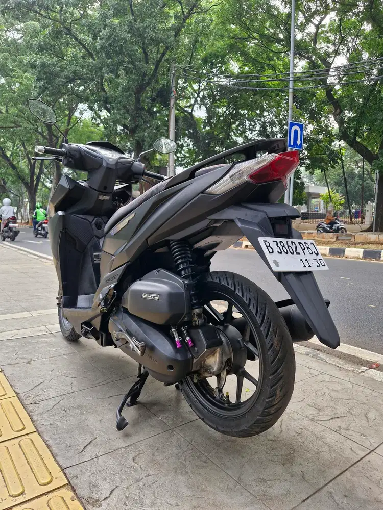 DIJUAL CASH HONDA VARIO 150 LED OLD THN 2015 PJK IDUP SIAP PAKAI