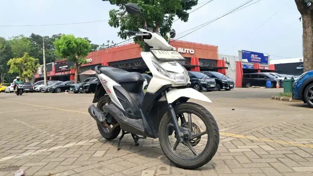 Beat 2011 warna putih