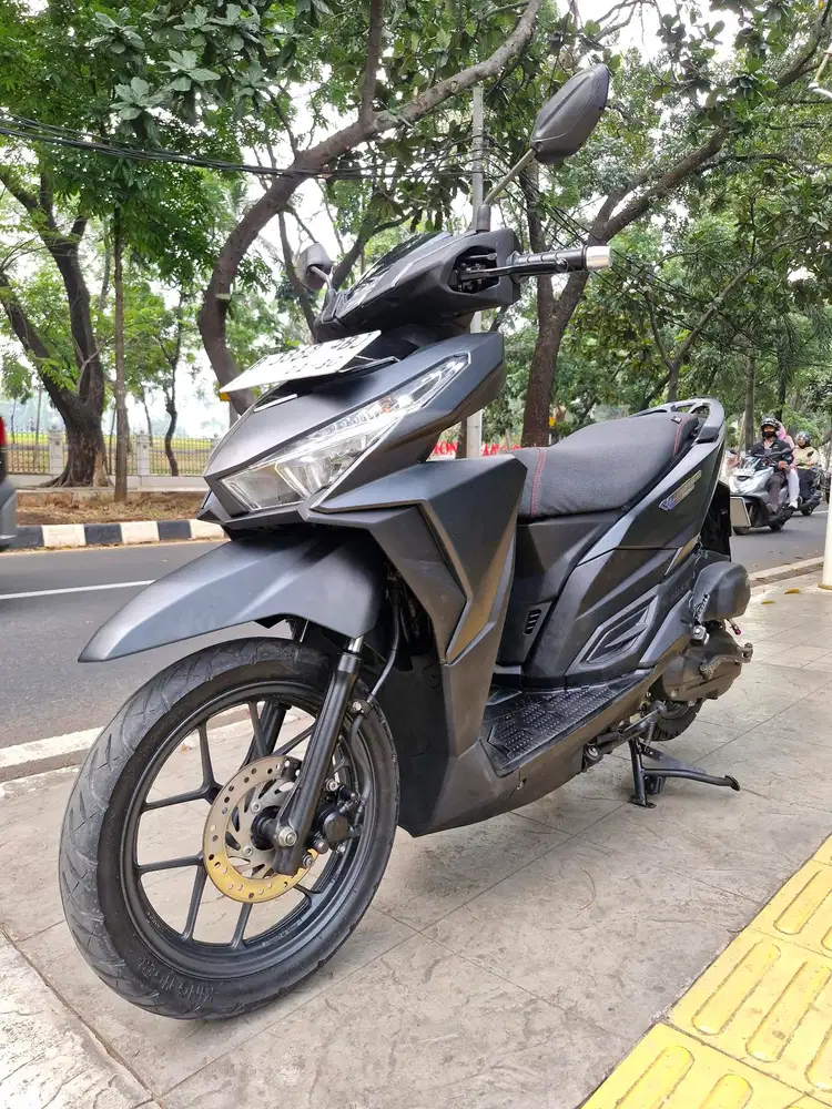 DIJUAL CASH HONDA VARIO 150 LED OLD THN 2015 PJK IDUP SIAP PAKAI