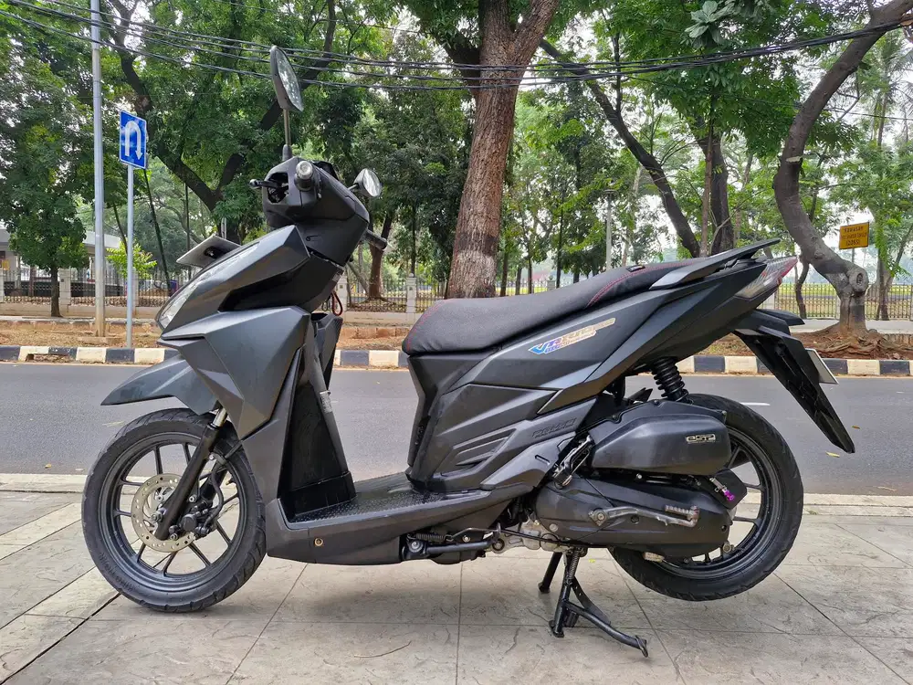 DIJUAL CASH HONDA VARIO 150 LED OLD THN 2015 PJK IDUP SIAP PAKAI