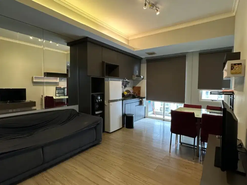 Disewakan unit apartemen Royal Mediterania Garden, 2BR, View Kolam