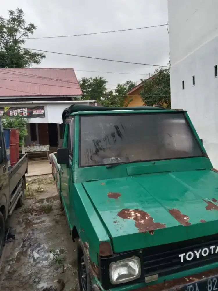 Mobil pick up bekas