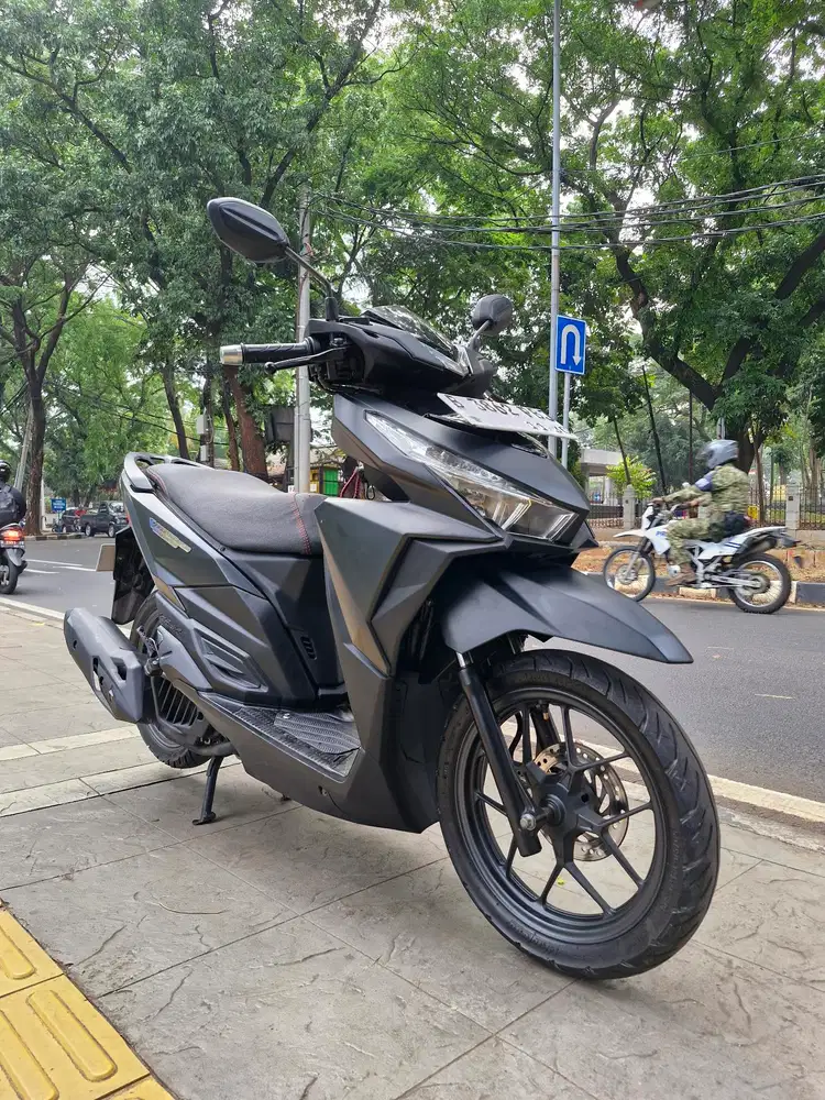 DIJUAL CASH HONDA VARIO 150 LED OLD THN 2015 PJK IDUP SIAP PAKAI