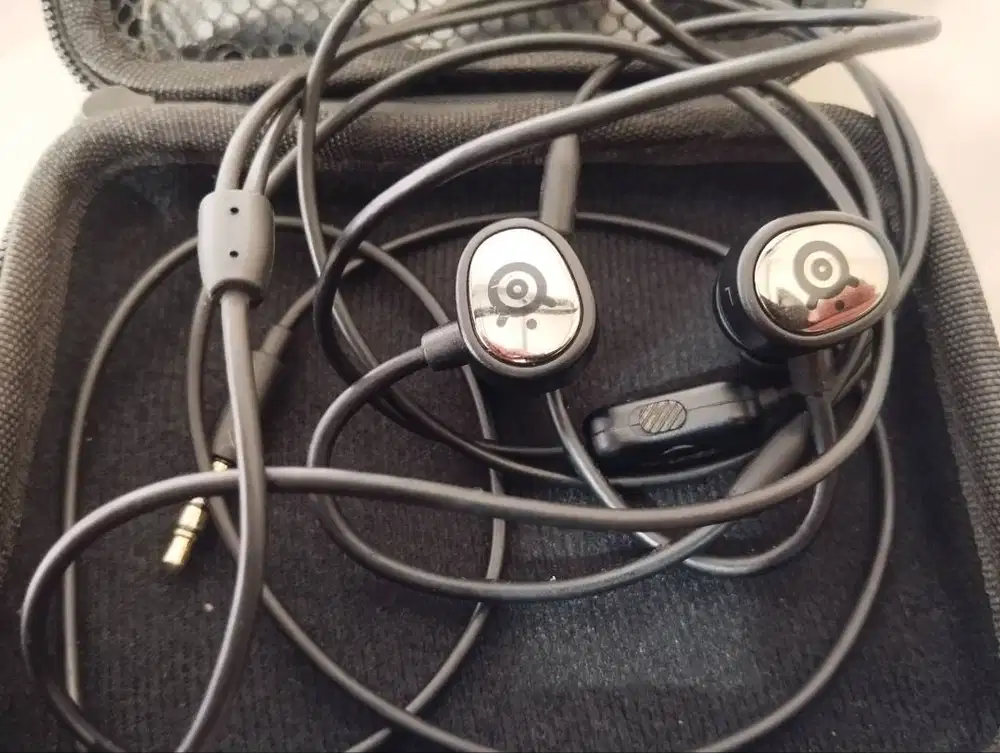 Steelseries TUSQ earphone