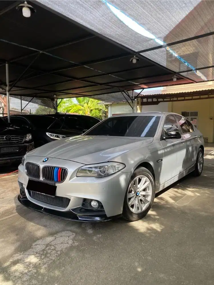 BMW 523i F10 2.5 AUTOMATIC TAHUN 2011
