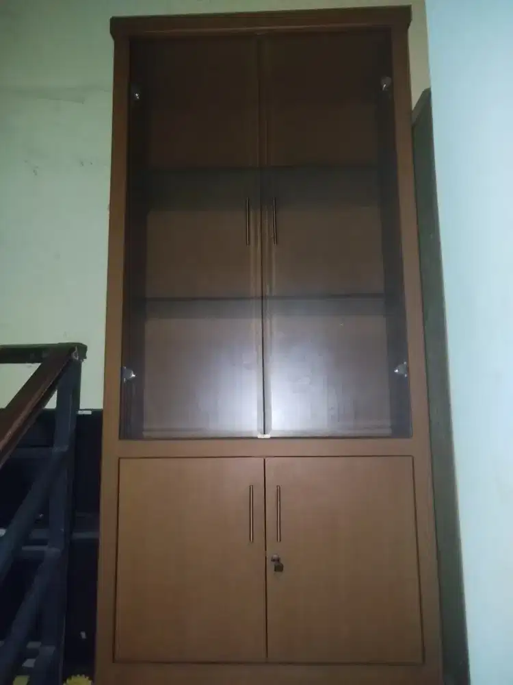 lemari kayu pajangan serba guna