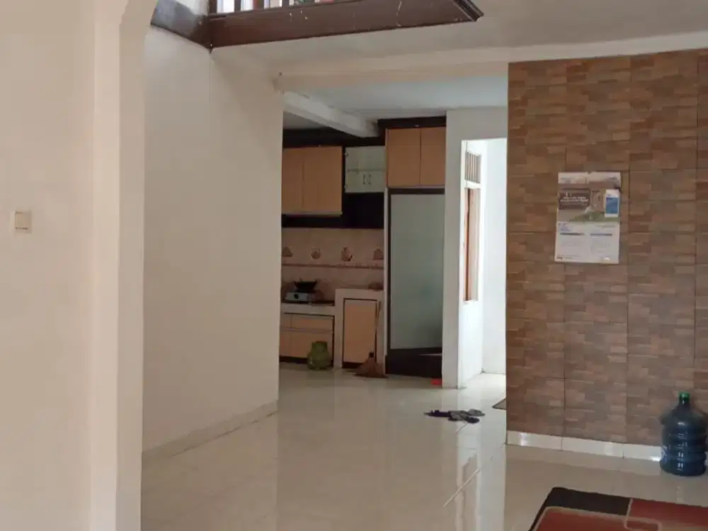 Rumah 2 Lantai Sudah Renov Siap Huni di Margahayu Raya