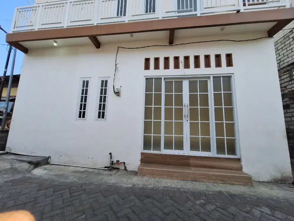 DI KONTRAKAN RUMAH 2 LANTAI BANGUNAN BARU !!!