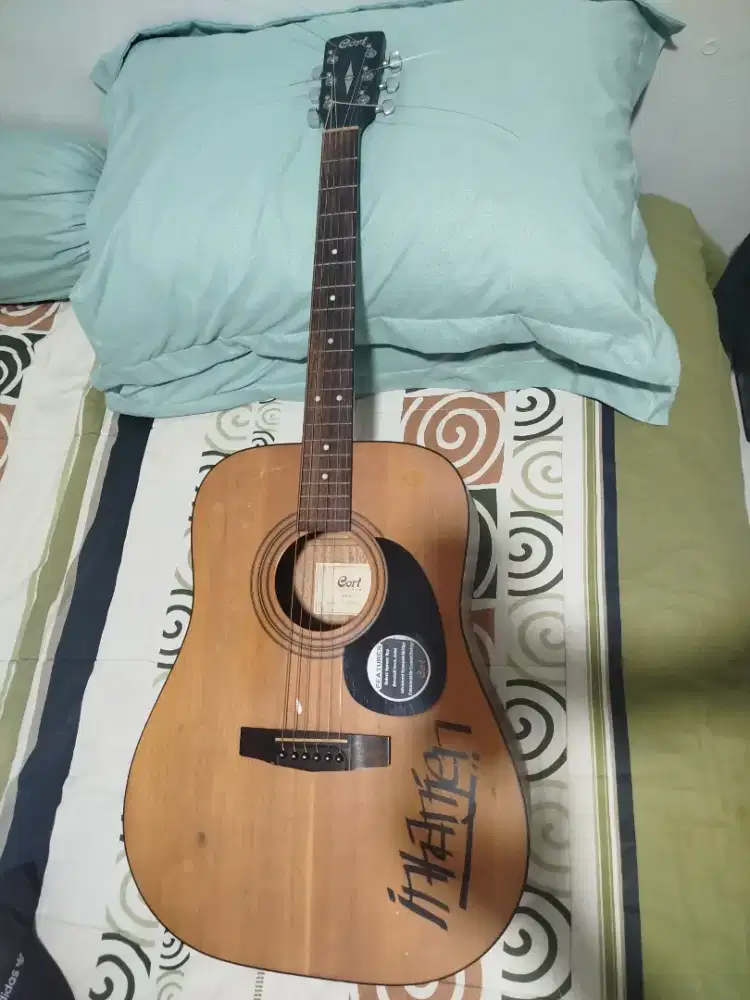Jual Gitar Akustik Cort AD810
