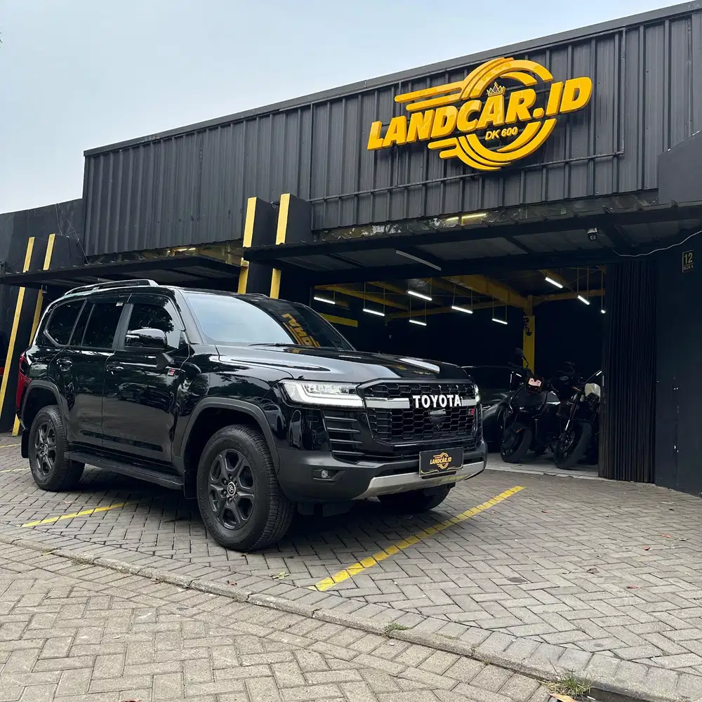 Toyota Land Cruiser 300 GR Sport 4x4 AT 2024