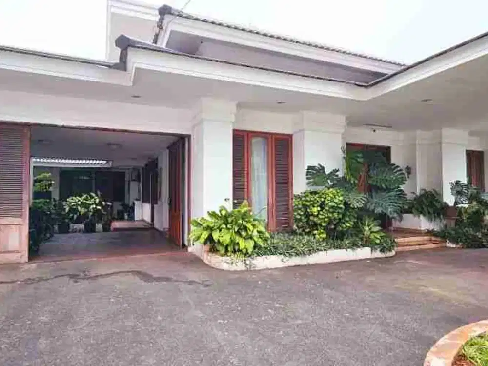 Di Jual Luxury House Kemang – Kolam Renang, Porte Cochere & Dua Gerbang Masuk