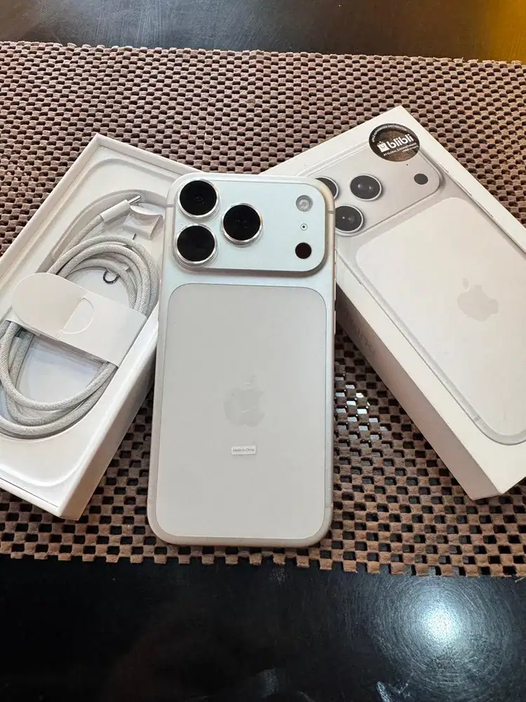 iBox Garansi On iPhone 17 Pro 256GB Silver
