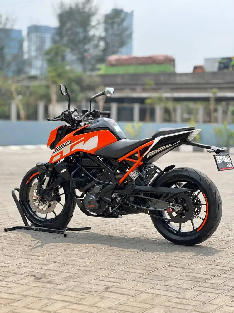 KTM DUKE 250 ABS ORANGE 2018 KM RENDAH PAJAK PANJANG FULL MULUS