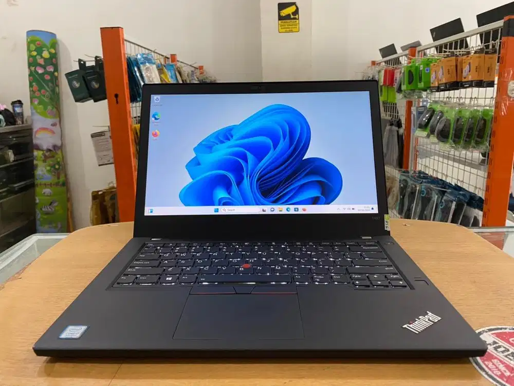 Lenovo ThinkPad T480 Core i7Gen8 Ram 8GB SSD 256GB Touchscren Mulus