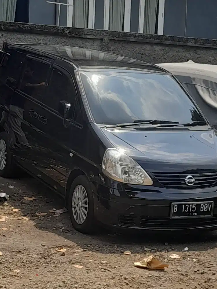 Nissan serena 2011 CT istimewa