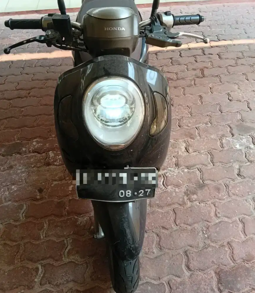 Scoopy Prestige hitam 2022