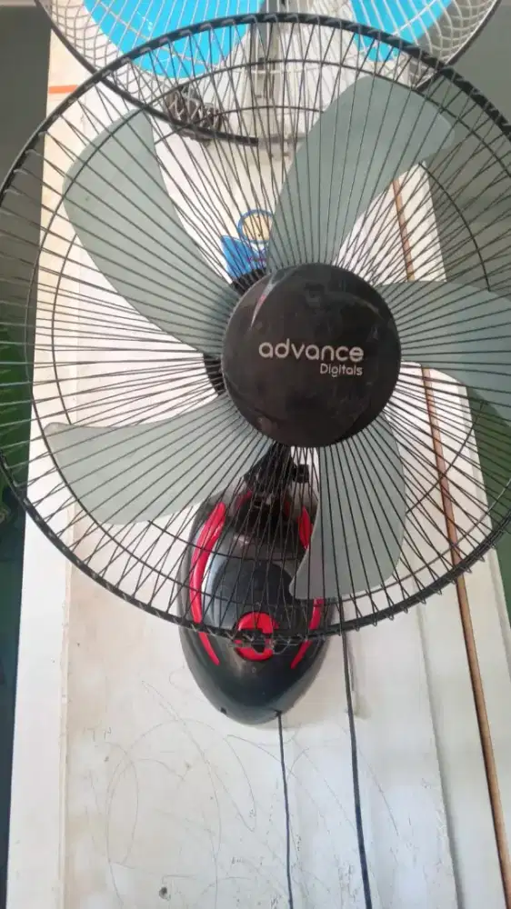 Kipas angin dinding 16 inch advance normal nego tipis