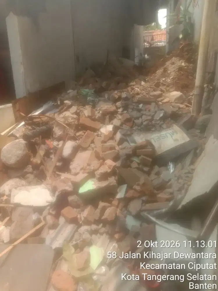 Barangkali ada yang mau puing