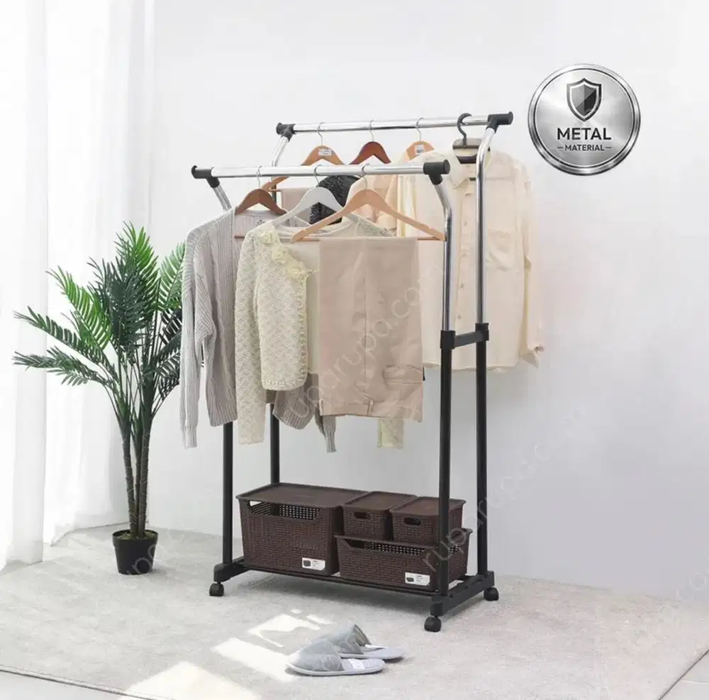Gantungan baju informa