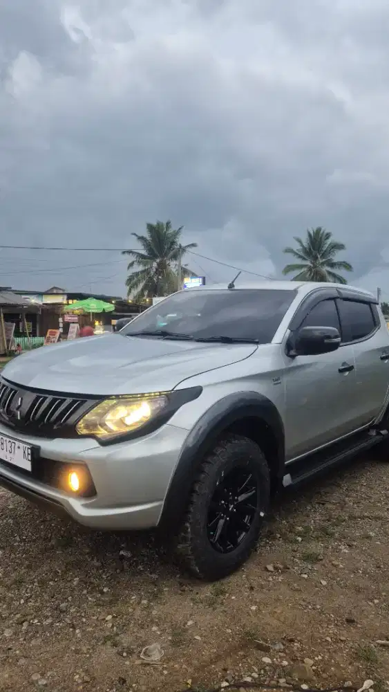 Mitsubishi triton Exceed 2017 4x4 MT
