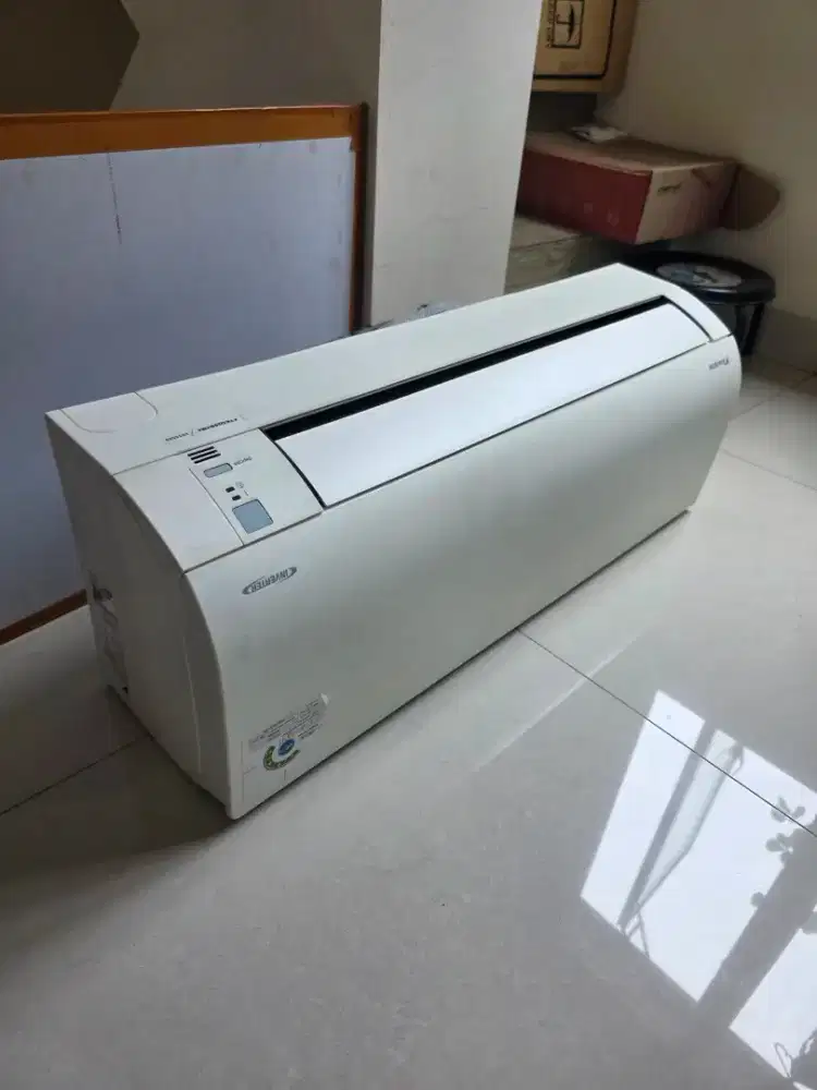 AC Daikin Flash Inverter 1 PK - FTKQ25SVM4 Bekas Lengkap Siap Pakai