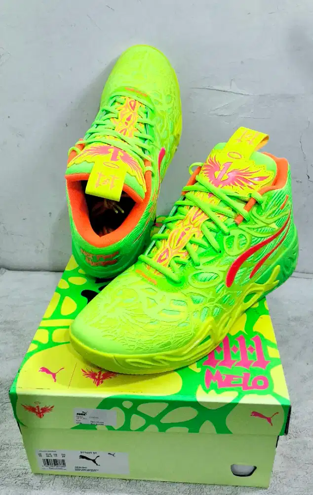 Sepatu basket PUMA LAMELO MB04