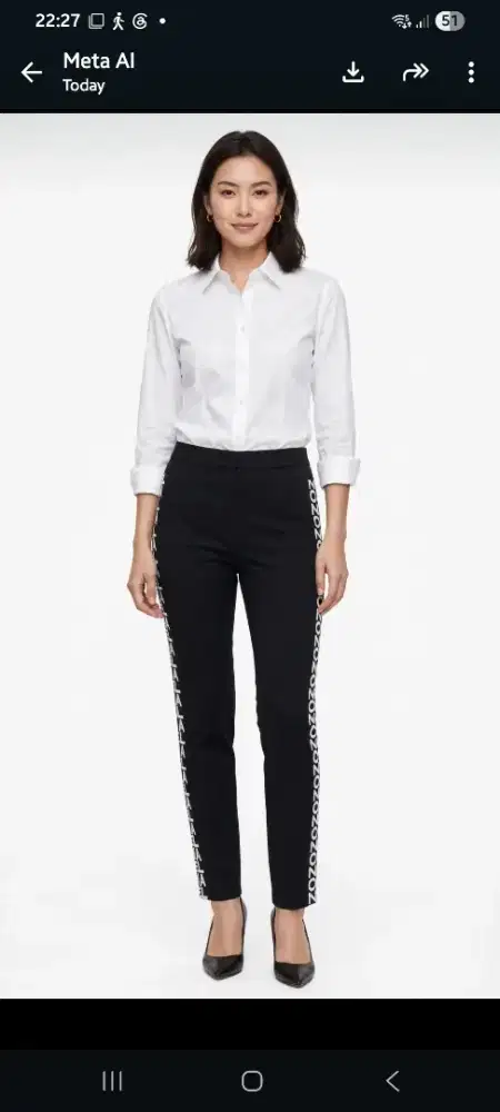 Celana Slim Logo Chanel putih