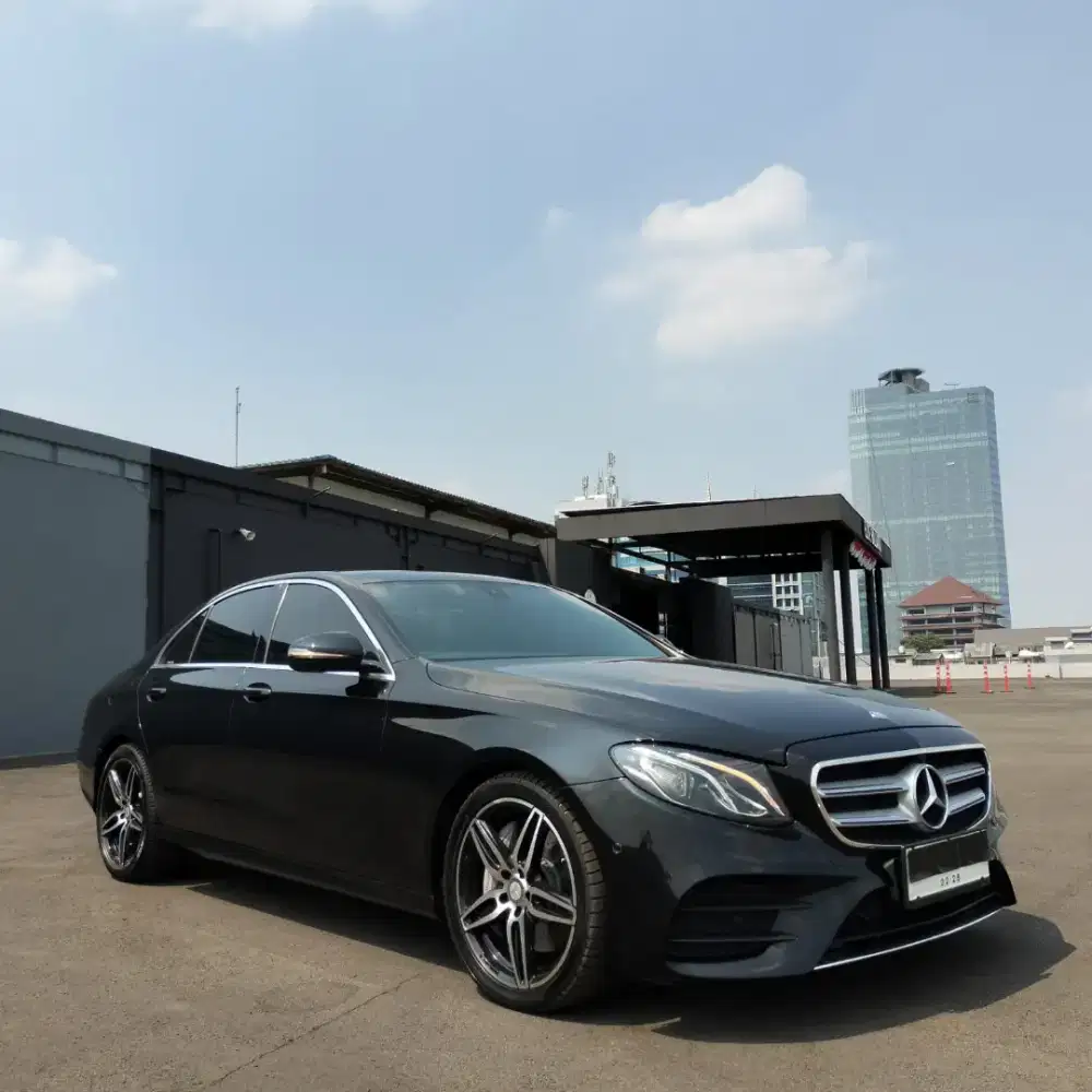 Mercedes Benz E300 AMG
2017. Record Mulus Terawat. MERCY E 300. BLACK