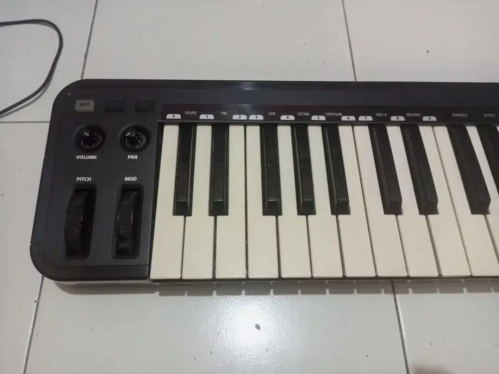Midicontroler line6 49keys