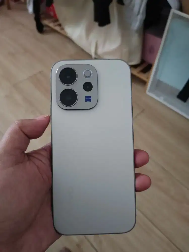 Jual vivo v70 8+8 /256  like new fullset