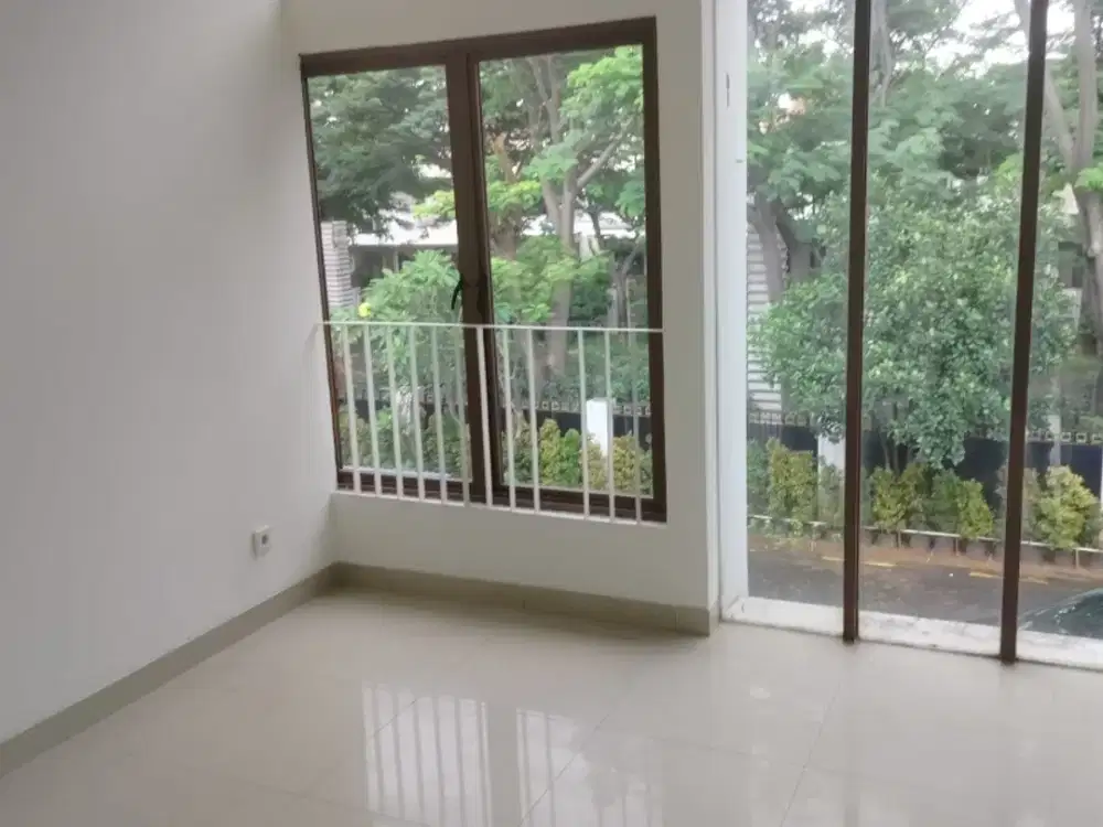 Rumah Mewah  Di Zebrina JGC luas 200m jakarta timur.