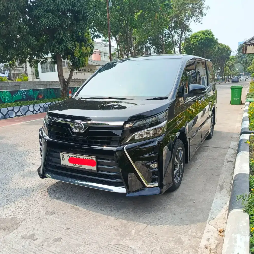 Toyota Voxy AT 2018 HITAM