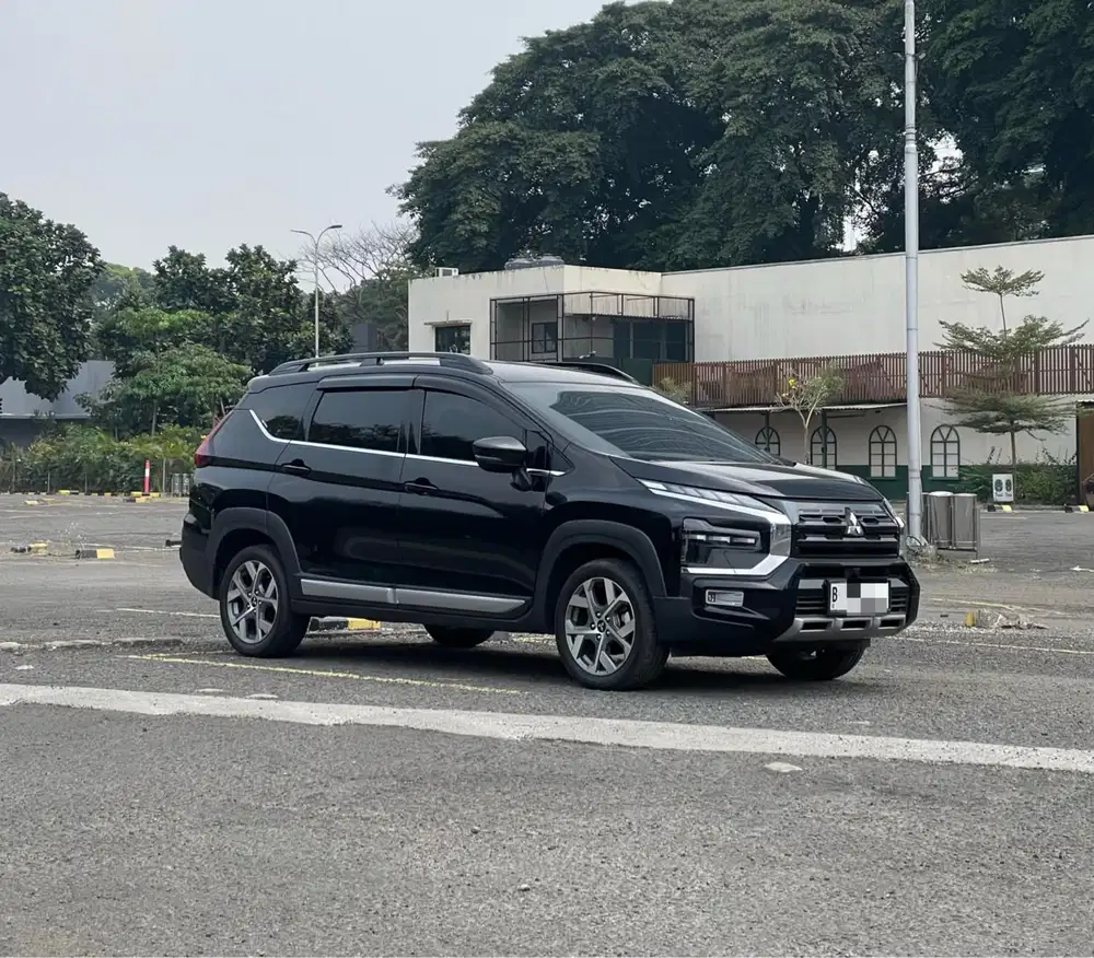 KM 22RB!! MITSUBISHI NEW XPANDER CROSS PLUS AT MATIC 2022 HITAM