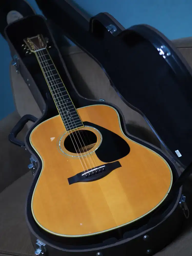 Yamaha LL16
leather label
2006 (Gen1)