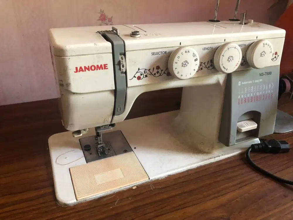MESIN JAHIT SEMI PORTABLE JANOME NS7880