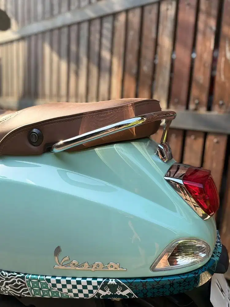 VESPA LX 125 i get Batik special