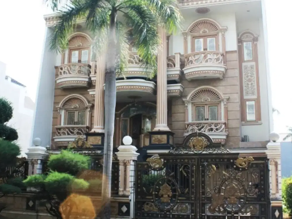 Rumah Mewah 3 lantai Harga Menarik di Kelapa Gading