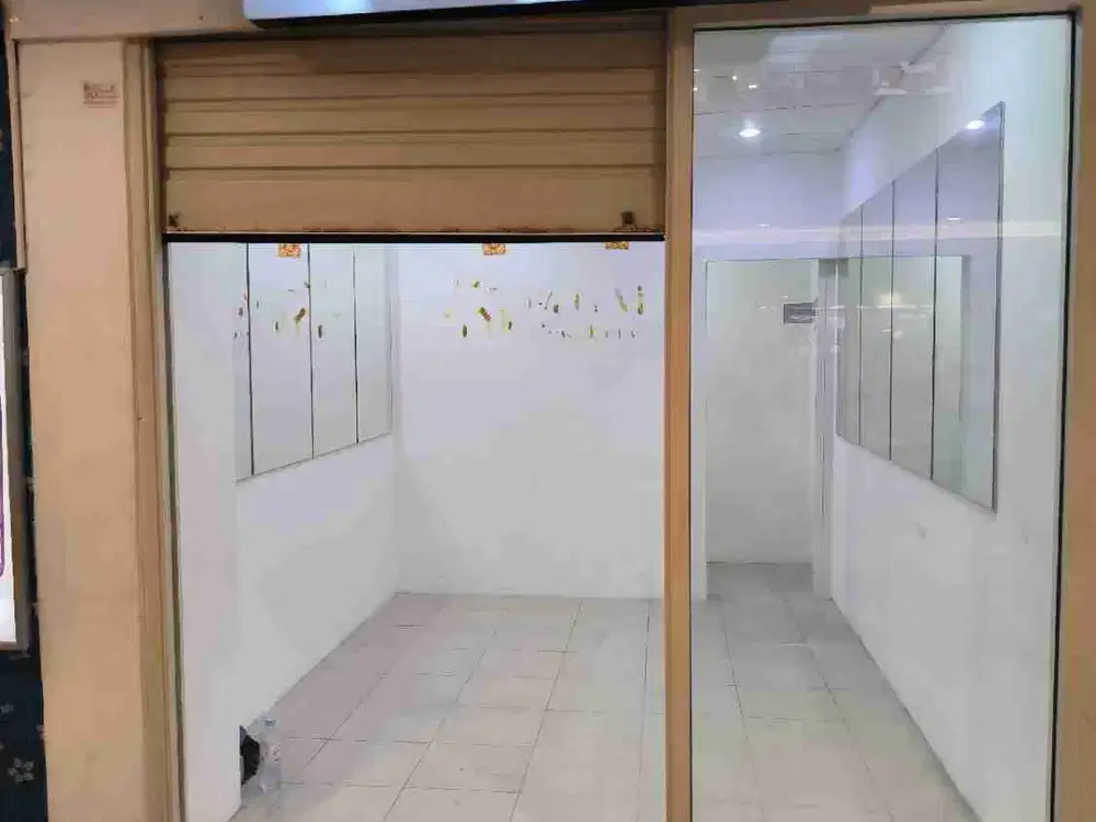 disewakan stand di mall ptc lantai LG cocok buat jualan toko emas, barang2 dll