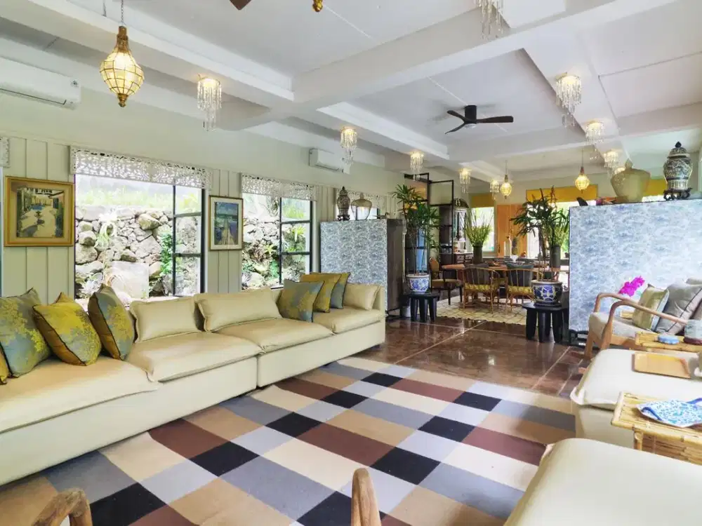 DIJUAL RUMAH BESAR DENGAN KOLAM RENANG – BIAUNG, KETEWEL