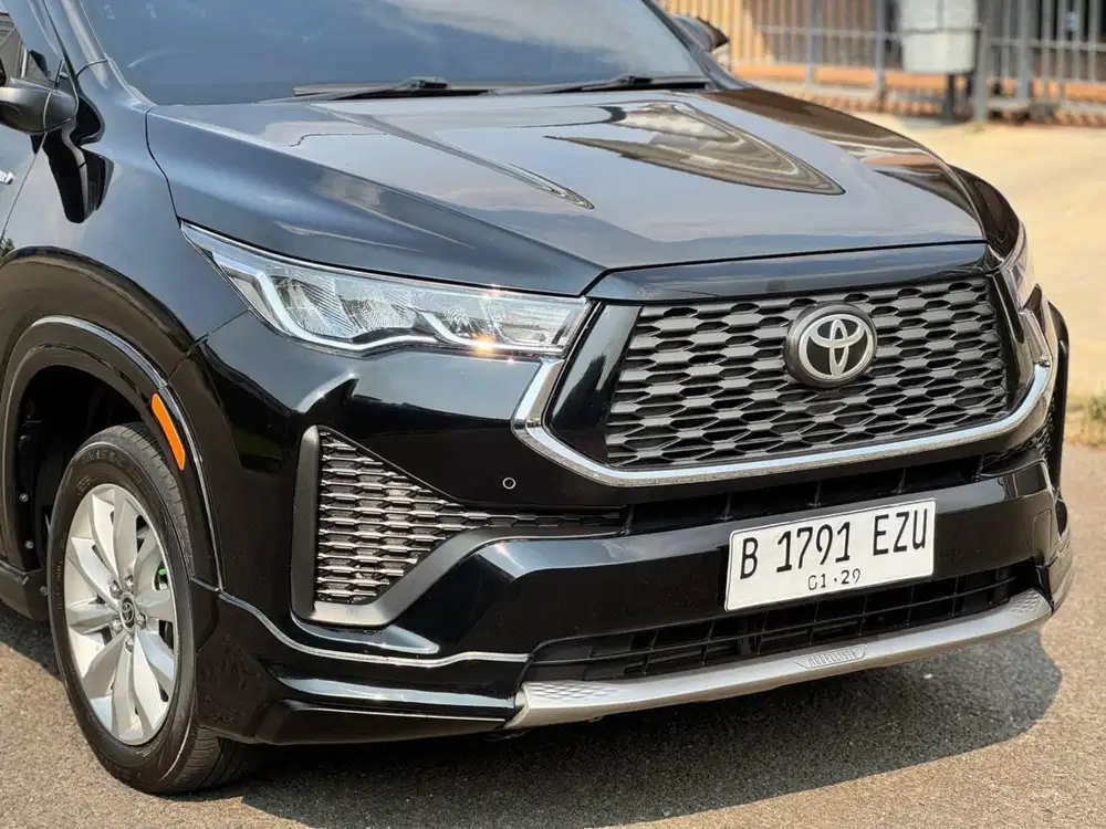 Zenix 2.0 V cvt Hybrid modelista 2023 Hitam